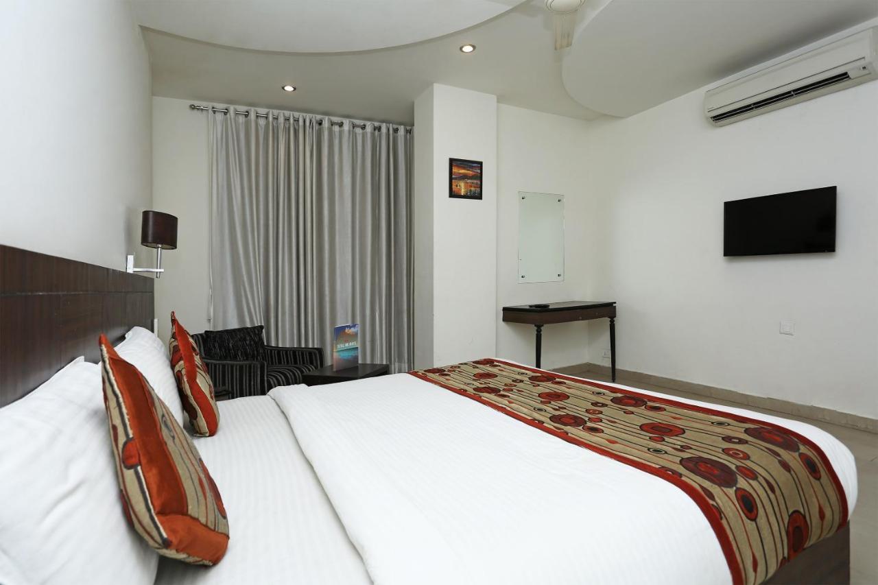 Capital O 3600 Hotel Royal Windsor Kāthgodām Exterior foto