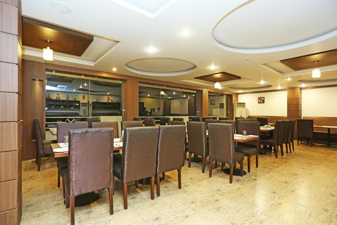 Capital O 3600 Hotel Royal Windsor Kāthgodām Exterior foto