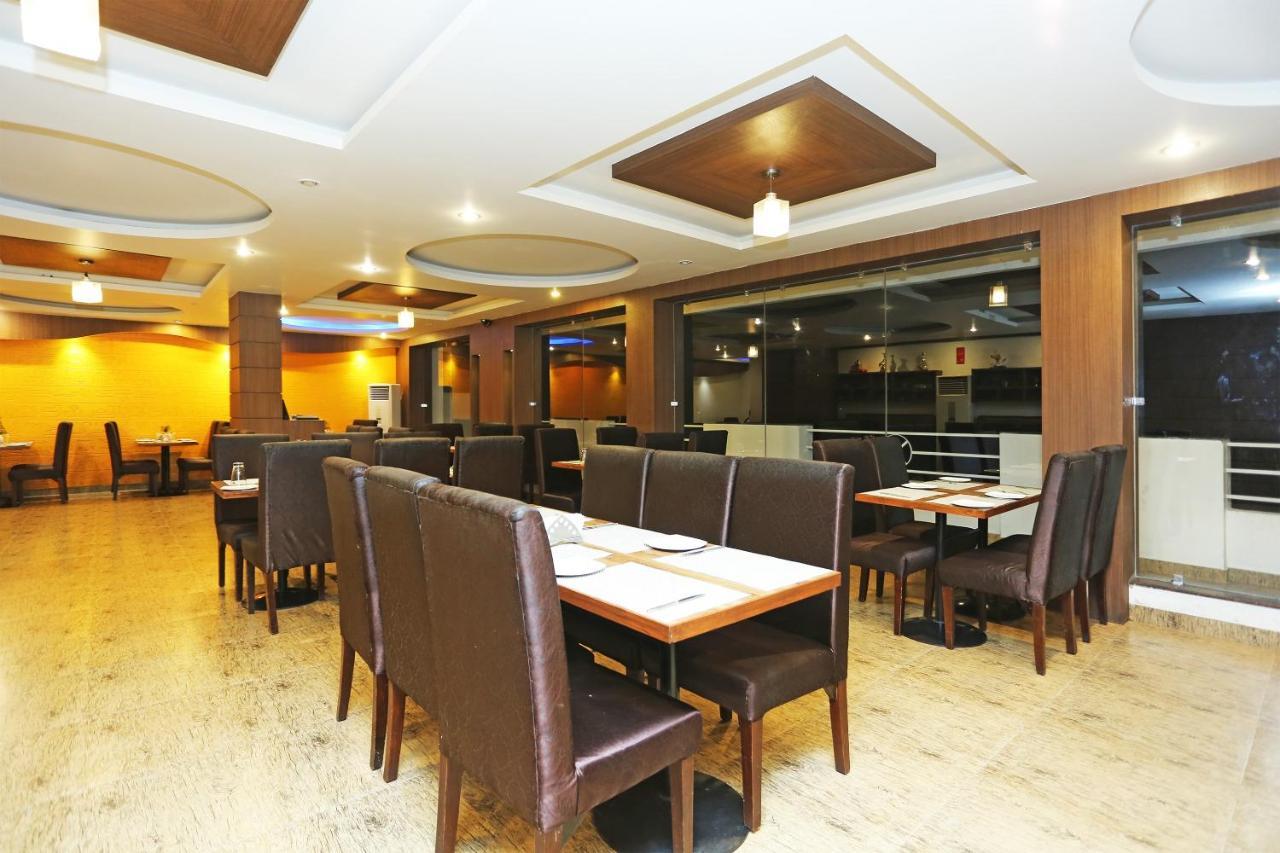 Capital O 3600 Hotel Royal Windsor Kāthgodām Exterior foto